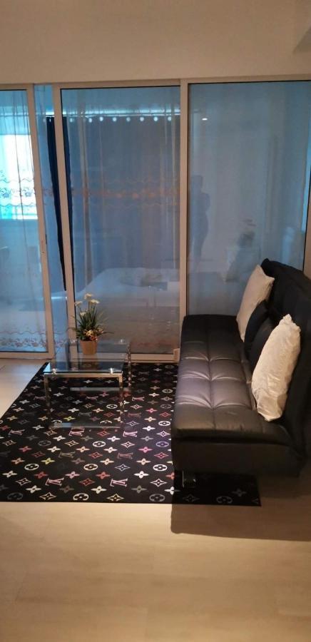 마닐라 Cozy 1Br W/ Balcony At Azure 아파트 외부 사진